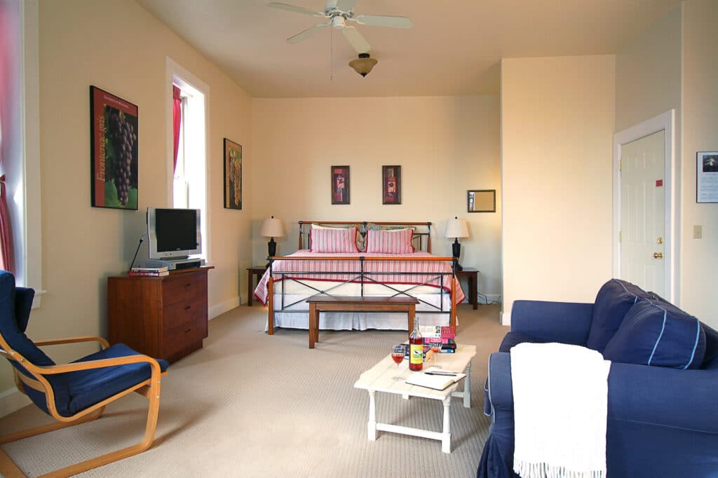La Crescent Suite-3 La Crescent Suite-3