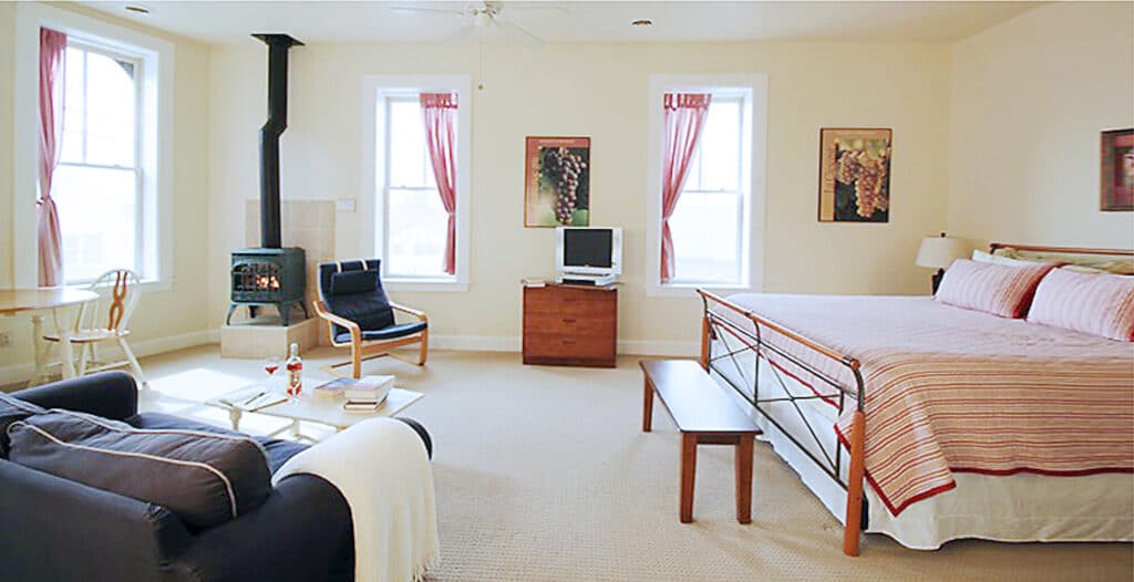 La Crescent Suite-4 La Crescent Suite-4